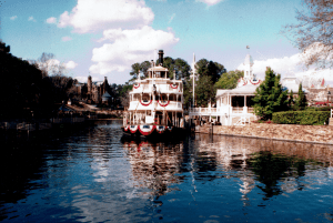 lorida_Walt-Disney-World-Boat-in-Seven-Seas-Lagoon-e1607894570391.png