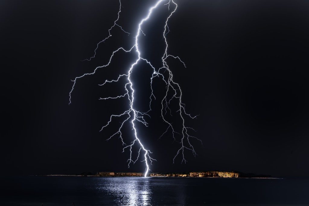 photo-of-lightning-1114690 lightning_1648511692.jpeg Philippe Donn at Pexels