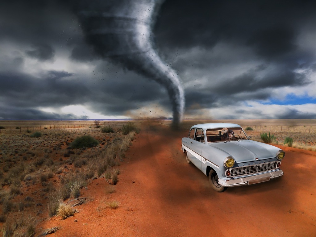 tornado automobile escape_LunaPic.jpg