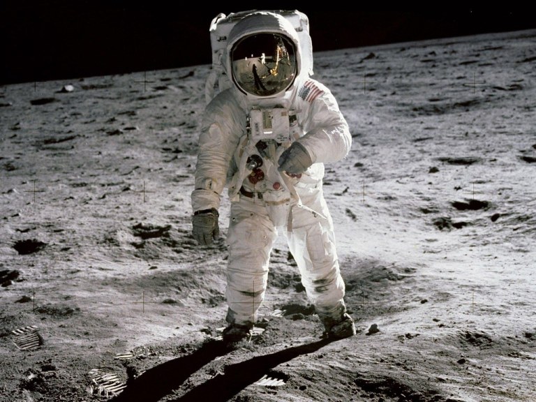 Apollo 11 Moon Landing 20 July 1969.jpg