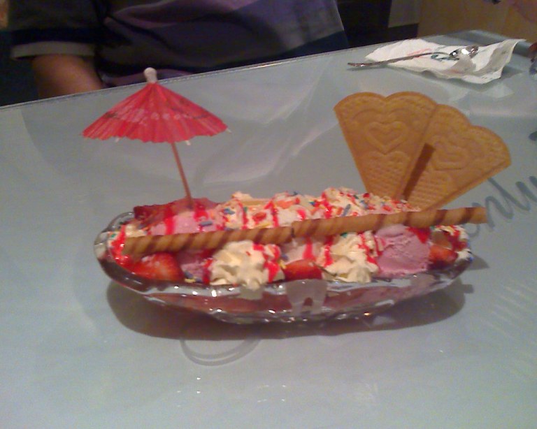 Strawberry Sundae ice cream at 'Heavenly Desserts'.jpg