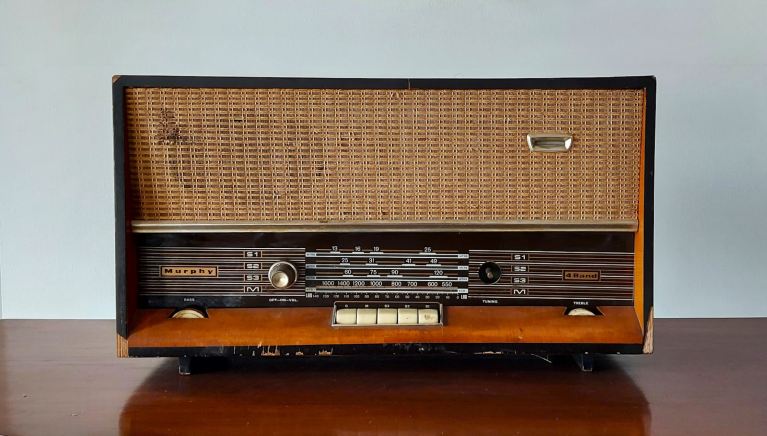 an old radio sitting on top of a wooden table.jpg