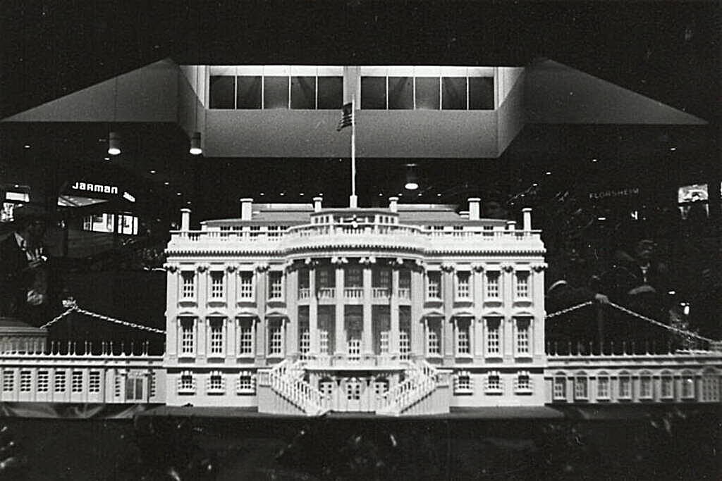 Featured Photo: LEGO® Americana Roadshow U.S. Monuments – The White House