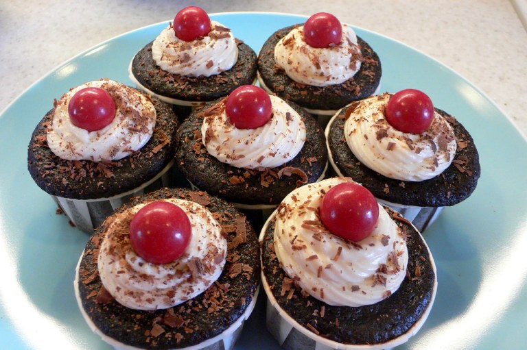 Cupcakes for Chelsea.jpg