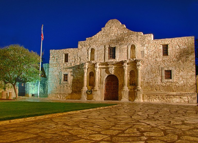 The Alamo at night - San Antonio, TX.jpg