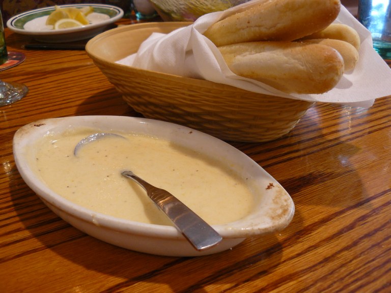 OliveGarden_BreadSticks_Alfredo1.jpg