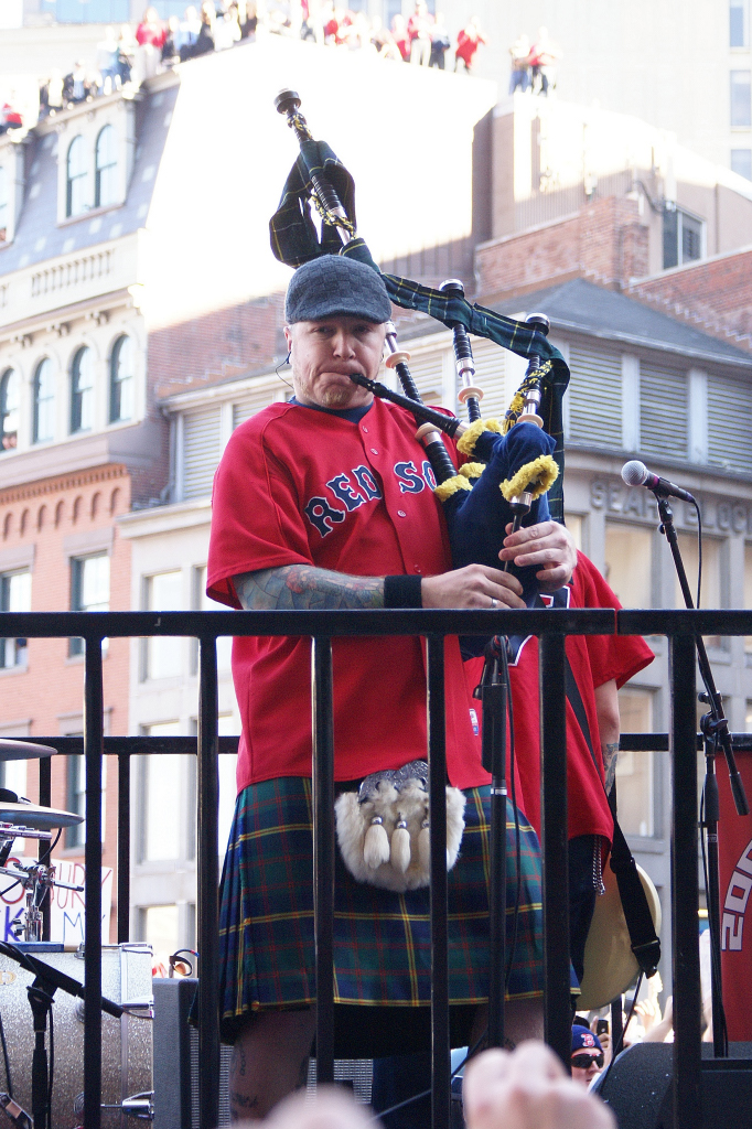 Scruffy Wallace with the bagpipes.jpg