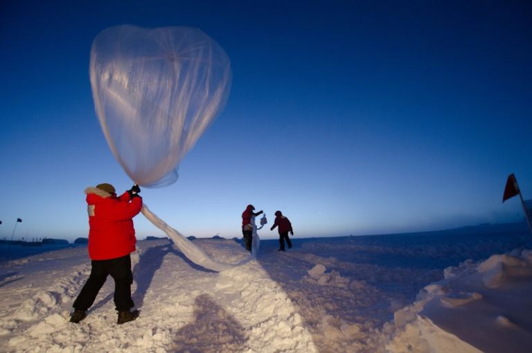 Launching an ozonesonde balloon..jpg