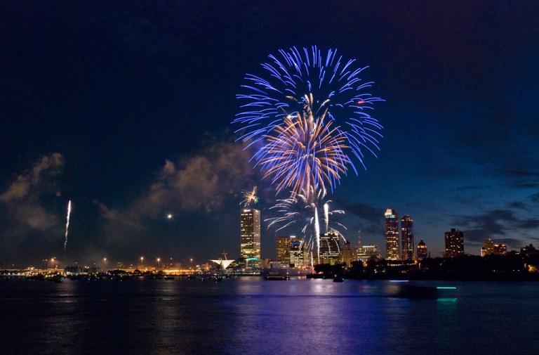 july 4th fireworks in milwaukee, wi.jpg