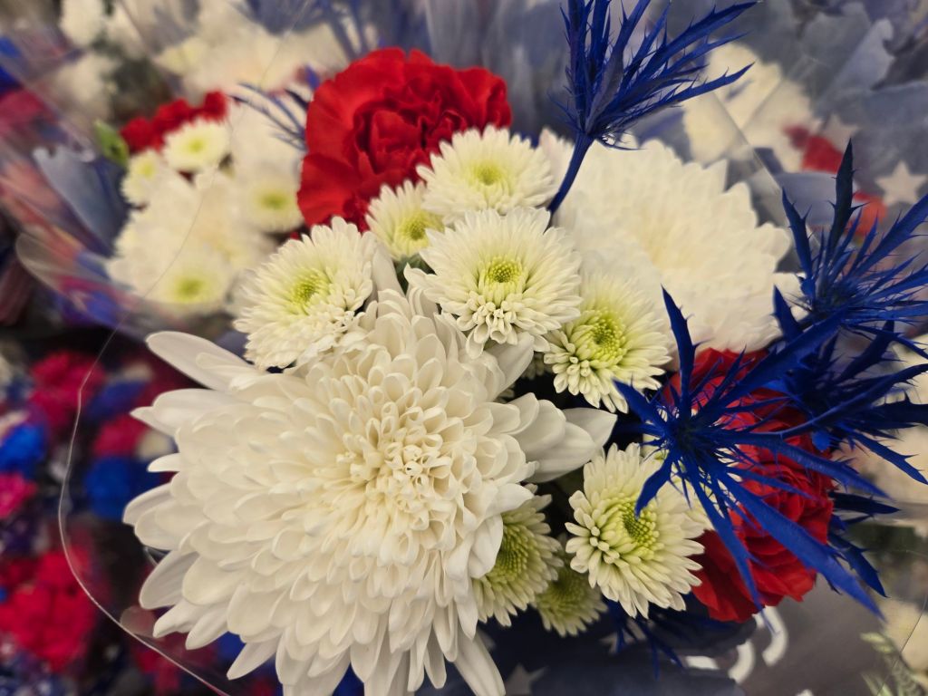 Featured Photo: Holiday Flower Bouquet Photo of the Day – Labor Day ’25