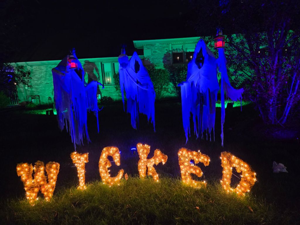 Featured Photos & Video: The 31 Days of Halloween – Day 5: Wicked on Mansfield, Tinley Park