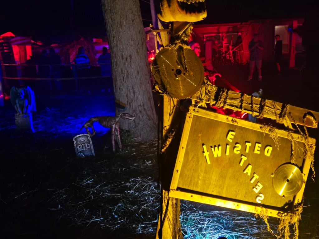 Featured Photos & Video: The 31 Days of Halloween – Day 7: Scare of Twisted Estates, Oak Forest