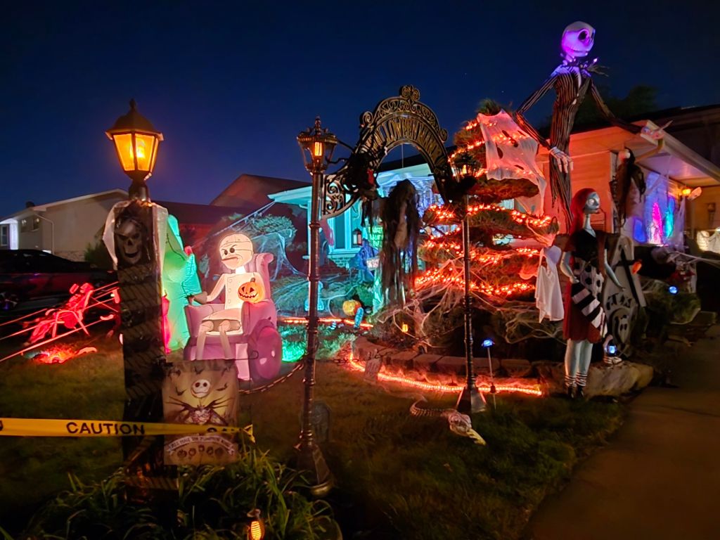 Featured Photos & Video: The 31 Days of Halloween – Day 12: Scare at Liberty Square Haunted Circus, Oak Forest