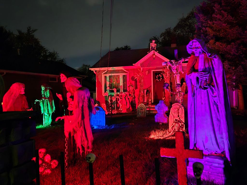 Featured Photo & Video: The 31 Days of Halloween – Day 27: The Foggy Lamon Crypt Yard, Oak Forest