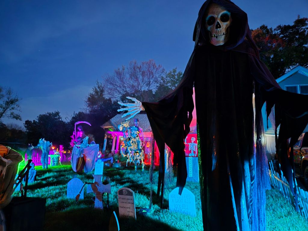 Featured Photo & Video: The 31 Days of Halloween – Bonus Photo Set: Haunt On 73rd, Palos Heights
