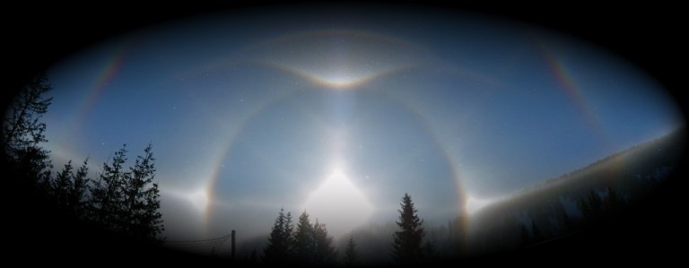 winter sun halo rainbow on a cold day with ice fog in Skiwelt / Tirol.jpg