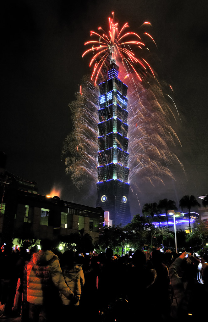 Taipei 101 New Year Fireworks 2013.jpg