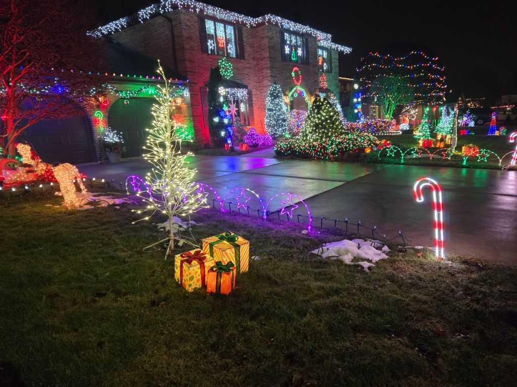 Featured Photo + Video: The 25 Days of Christmas – Day 3: Yuletide at Arrowhead Drive, Orland Park