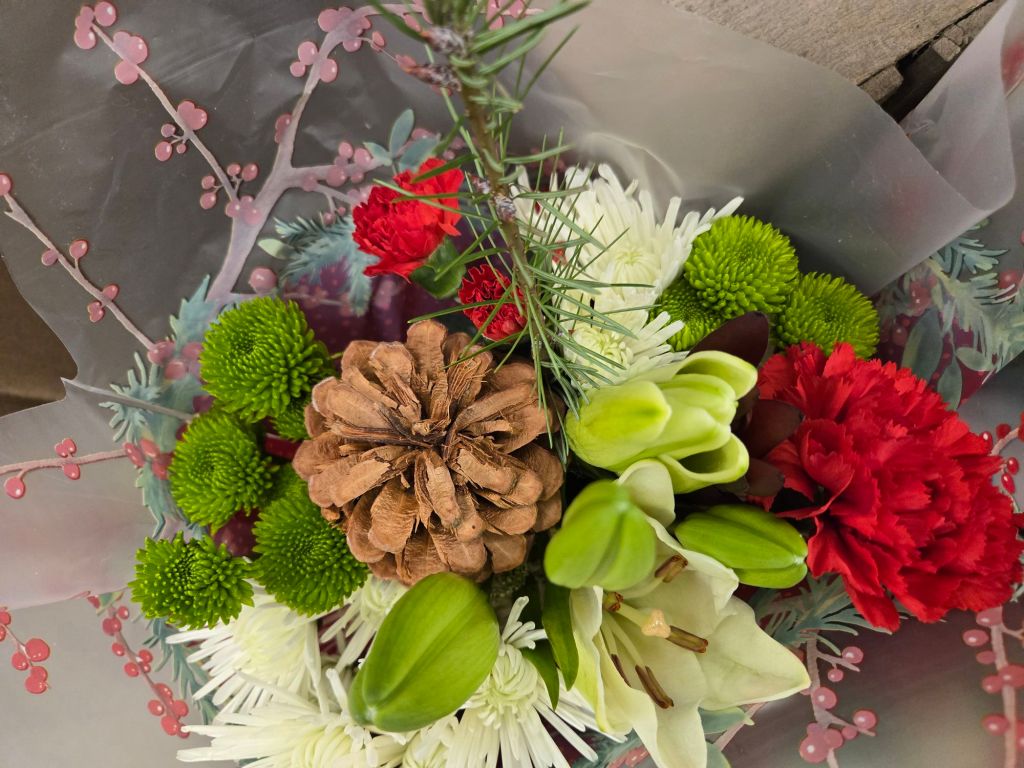 Featured Photo: Christmas Flower of the Day ’25 – Bouquet #1