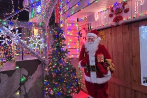 Featured Photo + Video: The 25 Days of Christmas – Day 21: Yuletide at the Hirsch Christmas Lights, Tinley Park