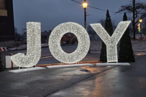 Featured Photo + Video: The 25 Days of Christmas – Day 25: Yuletide at the Village of Tinley Park Holiday Walk in Zabrocki Plaza, Tinley Park
