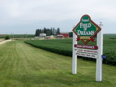 Entrance to Field of Dreams Movie Site.jpg