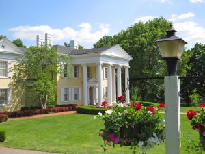 Oglebay Park Mansion.jpg